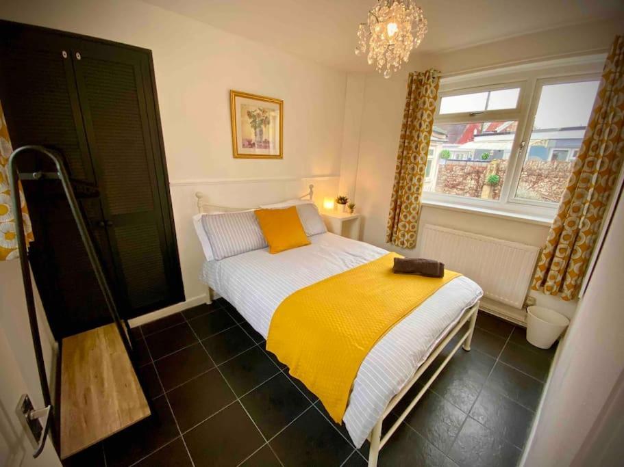 Brickworks - 2 Bedrooms, 15 Mins Walk To The Centre, With Garden คาร์ดิฟฟ์ ภายนอก รูปภาพ