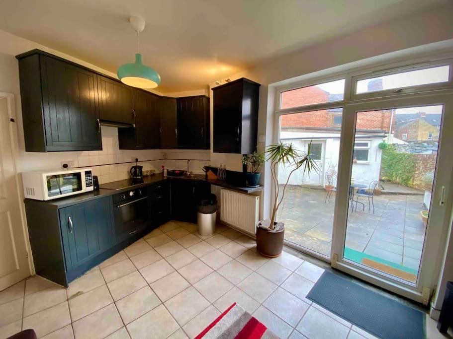 Brickworks - 2 Bedrooms, 15 Mins Walk To The Centre, With Garden คาร์ดิฟฟ์ ภายนอก รูปภาพ